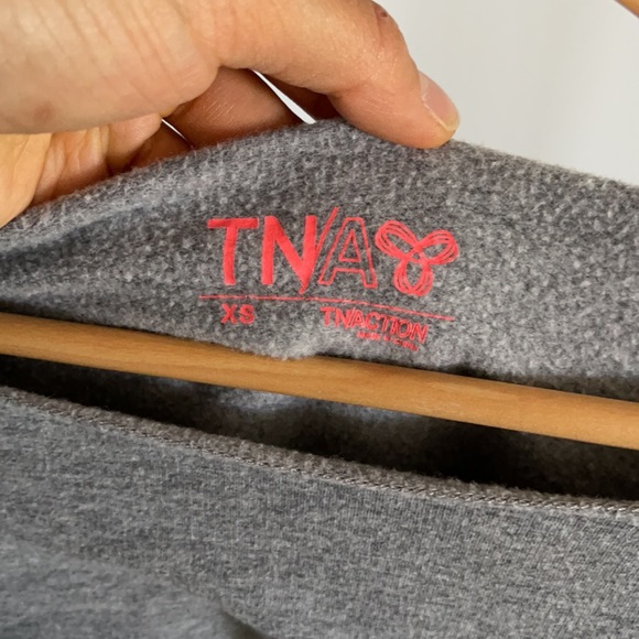 Aritzia TNA Cropped Sweater - Picture 2 of 6